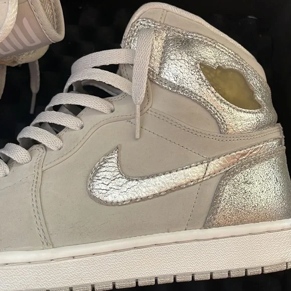 Nike Air Jordan 1 Retro High Neutral Grey Size 11 - Picture 3 of 7